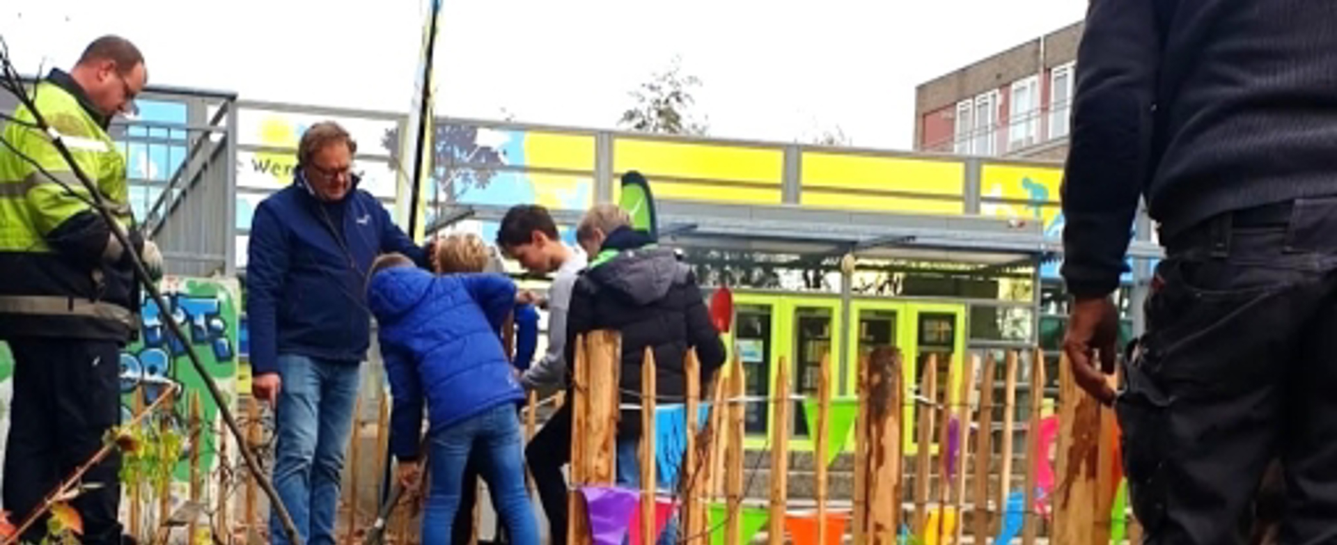 Vebego Groen vergroenen schoolplein en voedselbosje Zwolle School