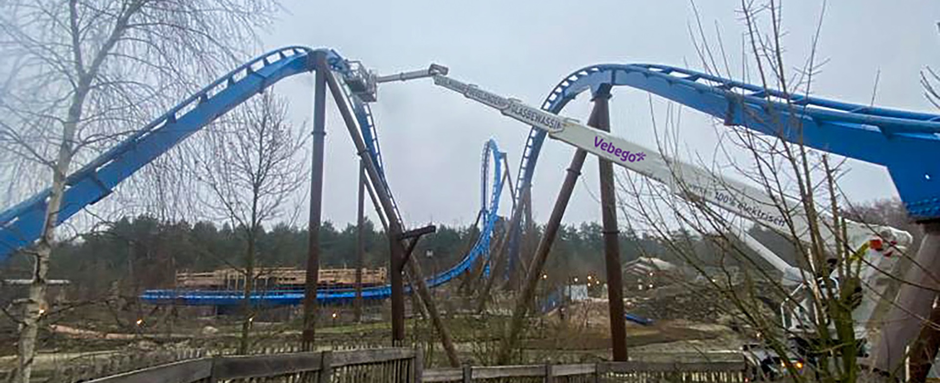 Toverland Fenix Achtbaan Reinigen Glas En Gevel Hoofdfoto (1)