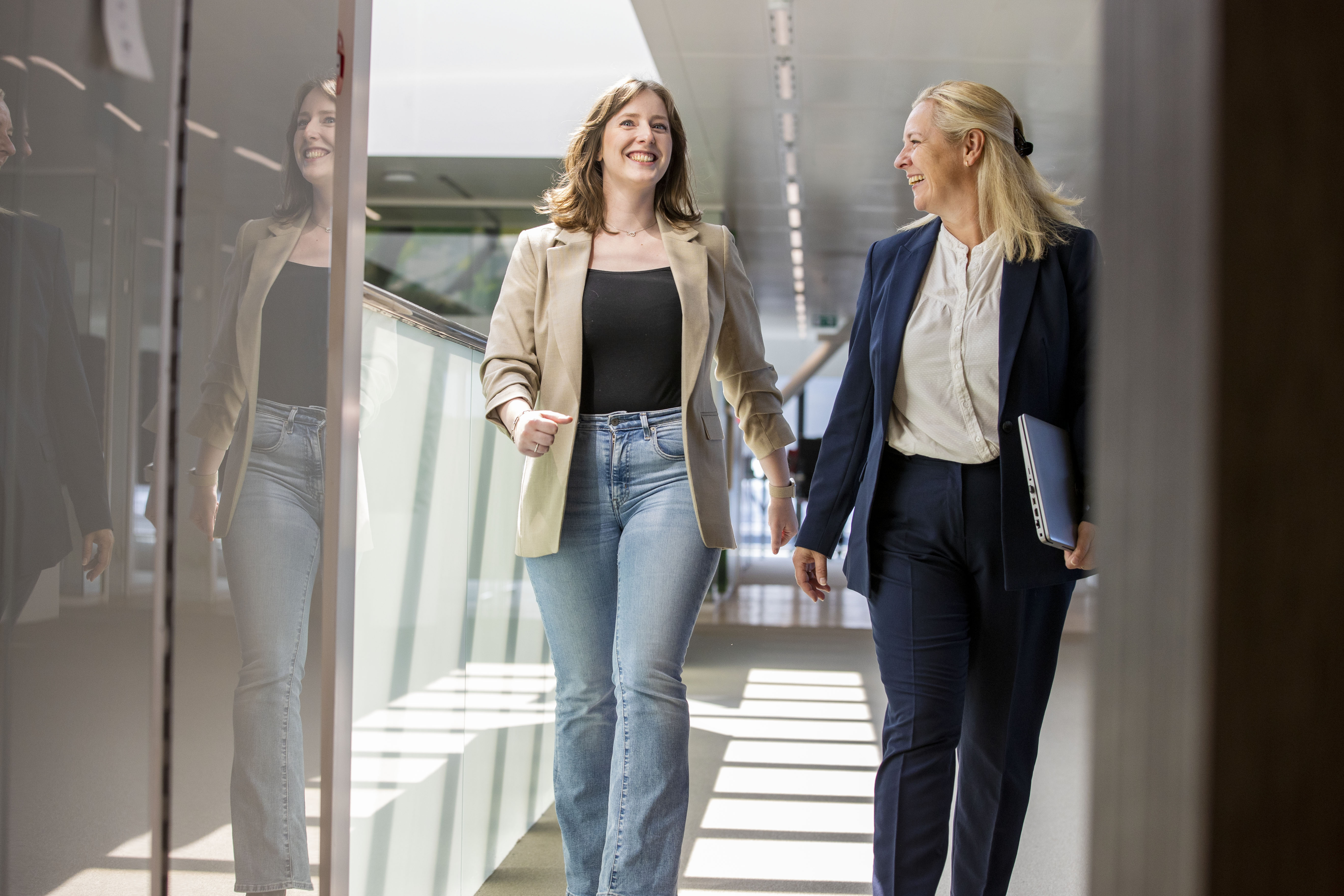 Facility Collega's Wandelend Door Gang