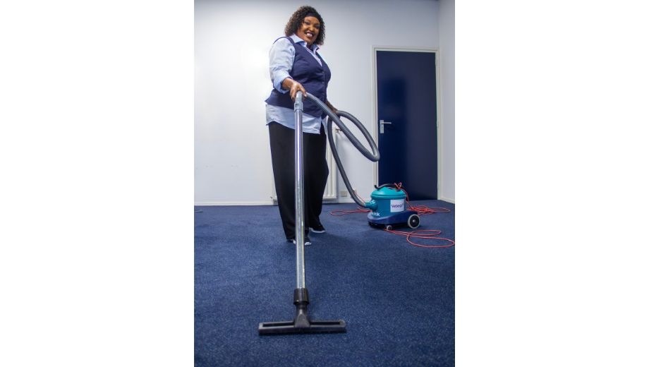 Joyce Aan Het Werk In De Recreatie Schoonmaak